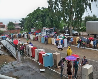 Coelba entrega refrigeradores do projeto  Nova Geladeira – Doação em Poções