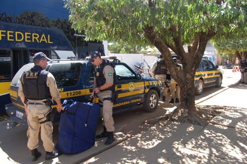 Aliciamento de menores leva tres para a Civil