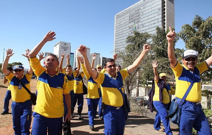 Greve dos Correios continua