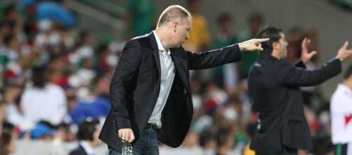 Seleção vence no México: 2 x 1