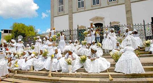 Devoção e sincretismo religioso marcam Lavagem do Bonfim