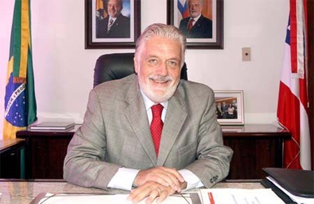 Wagner destaca atenção à infância e obras no interior