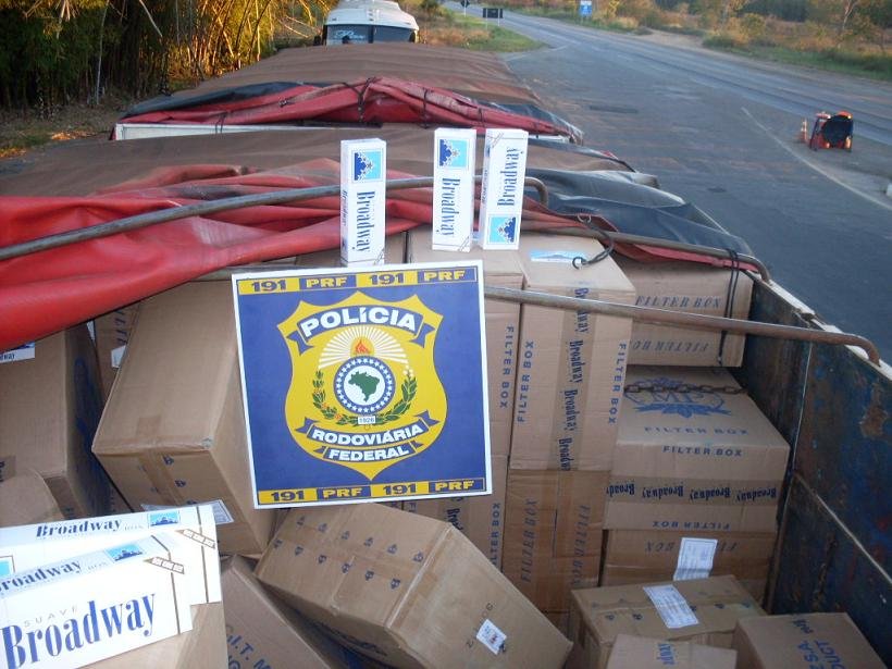 Polícia Rodoviária Federal apreende 40 mil pacotes de cigarros
