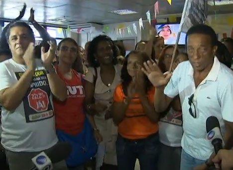 Professores entregam propostas mas greve continua