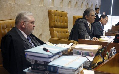 Maioria dos brasileiros quer punição dos réus do mensalão