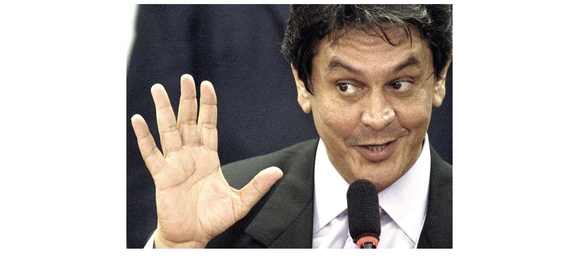 Roberto Jefferson fala sobre o mensalão ao deixar hospital