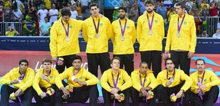 Brasil sofre virada e fica com a Prata