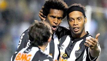 Atlético continua líder do Brasileirão