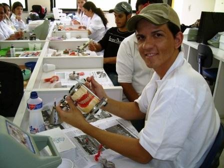 Saúde capacita técnicos em prótese dentária