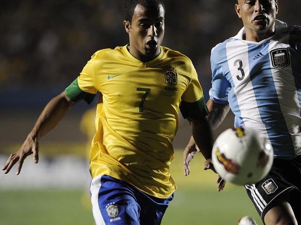 Brasil vira: 2 x 1 na Argentina