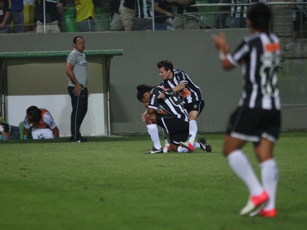 Fluminense mantém liderança do Brasileirão