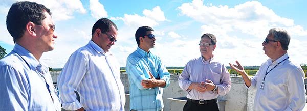 Técnicos visitam obras: Estação de Tratamento de Esgoto