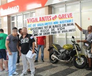 Seguranças em greve mantém agencias bancárias fechadas