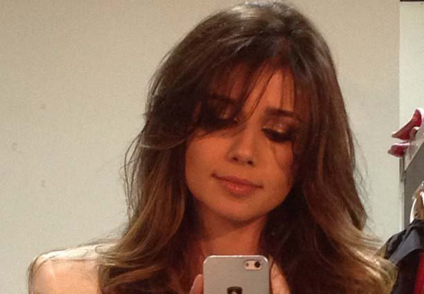 Paula Fernandes aparece com novo visual