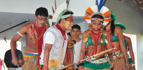 Indígenas de Coroa Vermelha no Festival da Juventude