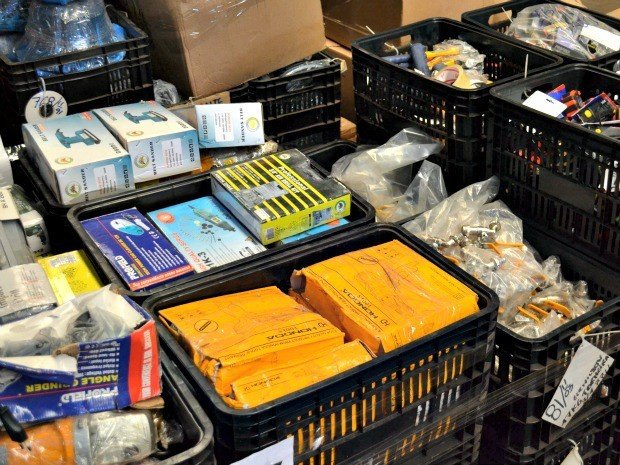 Receita realiza leilão de mercadorias apreendidas