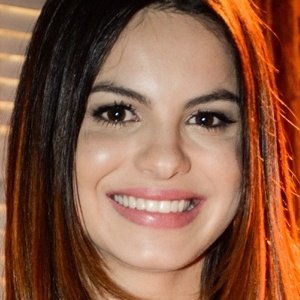 Sthefany Brito estrela campanha da Mentha Pimenta