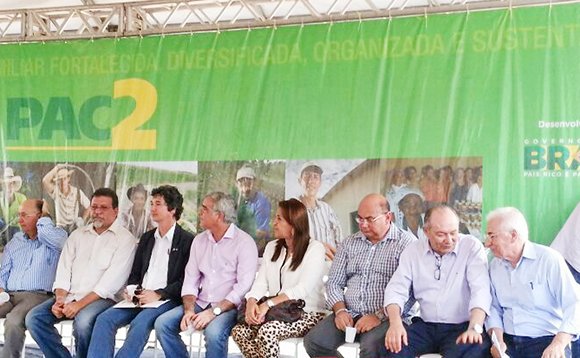 Prefeituras baianas recebem máquinas agrícolas do PAC 2