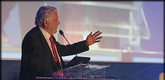 Wagner abre maior evento de energia da América Latina