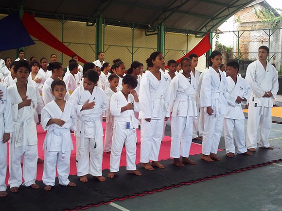 Estudantes participam do Campeonato Baiano de Karatê