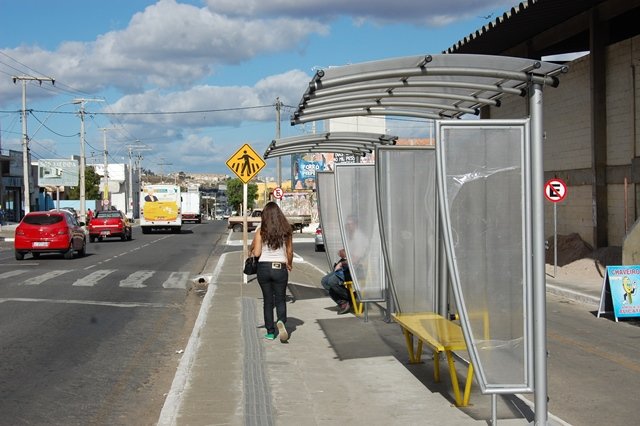 PMVG implanta novos abrigos de ônibus