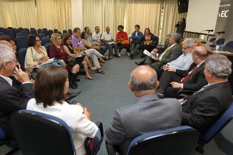 Estado concede reajuste aos professores das universidades estaduais