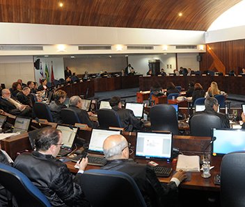 Justiça baiana volta totalmente ao expediente normal