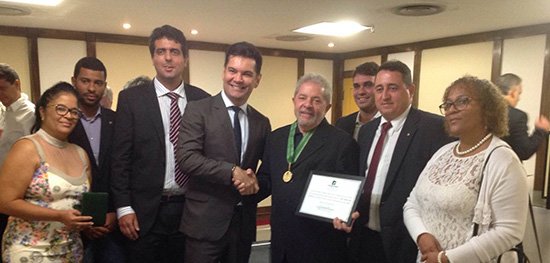 DPE/BA: Medalha de Honra ao Mérito entregue a Lula