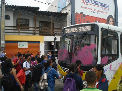 Estudantes batendo na tecla errada