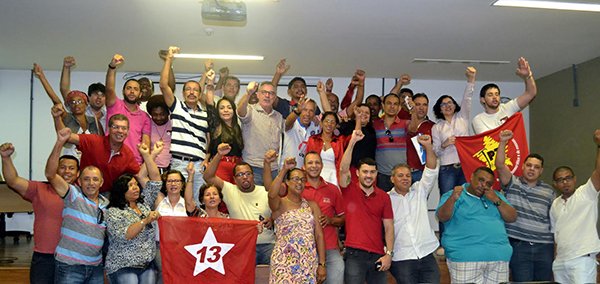 Reencantar mobilizado em defesa do PT e de Dilma