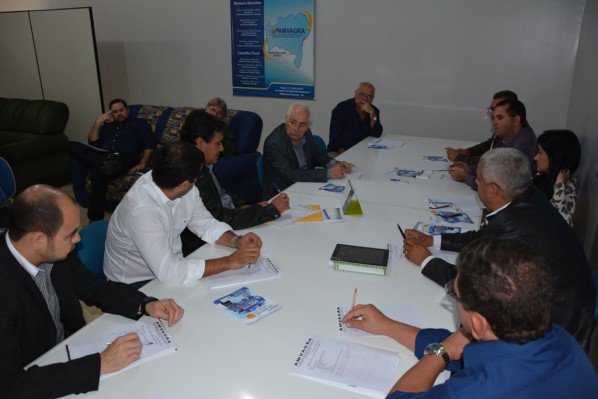 Guilherme se reúne com prefeitos da Amvagra e da Amirs