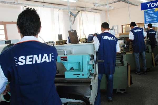 Aprendizagem industrial básica: curso do SENAI