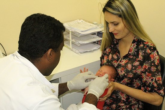 Hospital Municipal Esaú Matos realiza teste da linguinha