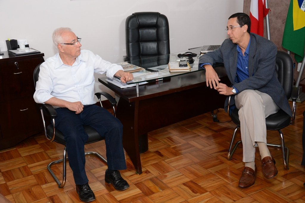 Governo Municipal se reúne com representantes do Sebrae