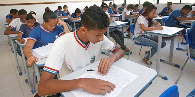 Escolas realizam aulões na reta final para o Enem