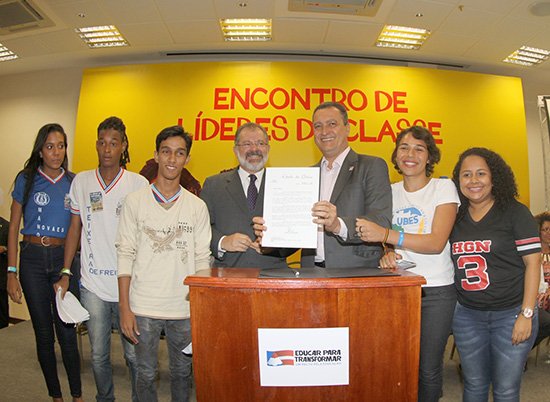 Rui assina projetos: estudantes no mercado de trabalho