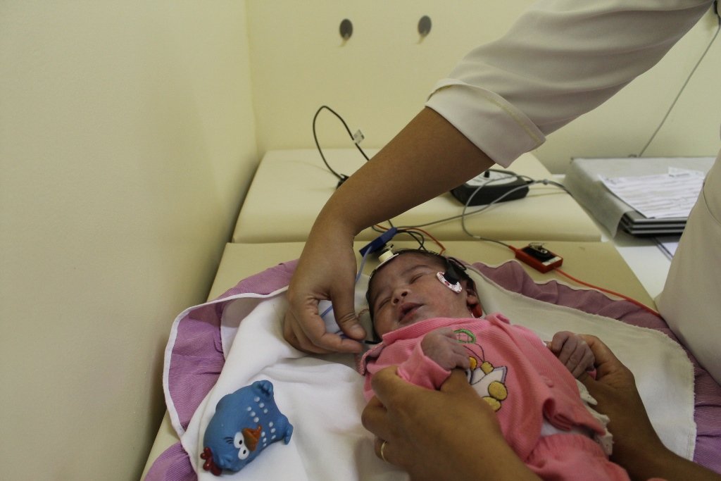 Esaú Matos: exame de diagnóstico de alterações auditivas