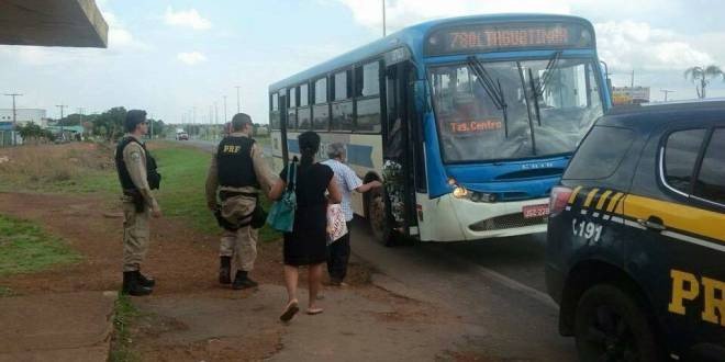 Ônibus não para pra idosos. PRF faz motorista voltar