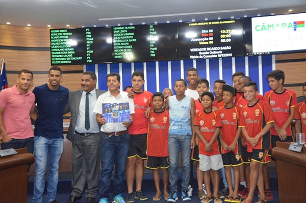 Câmara homenageia escolinha Planeta Bola