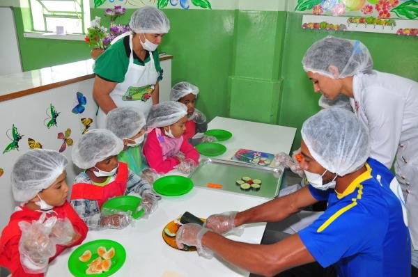 Cuidado especial com as refeições servidas nas escolas