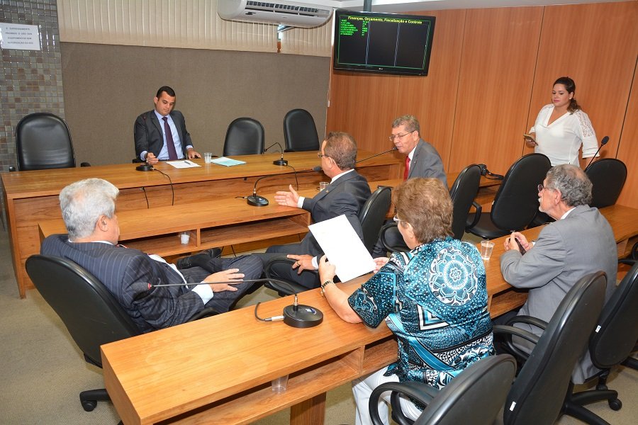 Projeto cria vagas de estágios em secretarias estaduais