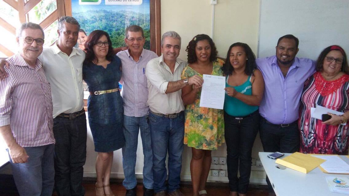 Comunidades rurais recebem tratores agrícolas com implementos