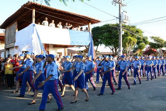 Colégio da Polícia Militar reúne 100 alunos em cerimônia