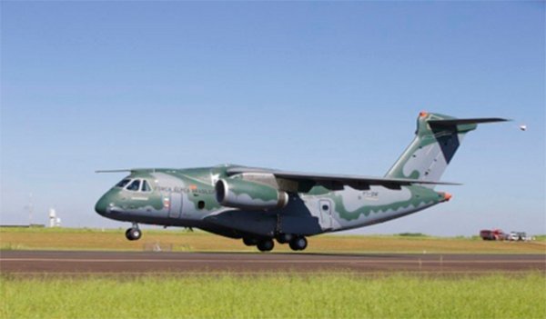 Conheça a aeronave cargueiro KC-390