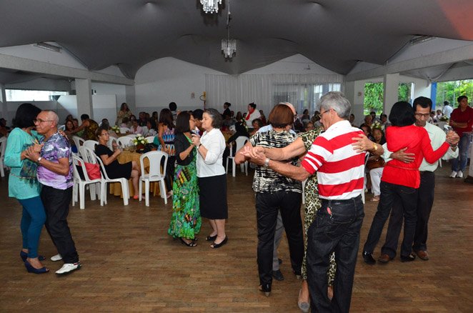 Vivendo a Terceira Idade comemora o Mês das Mães