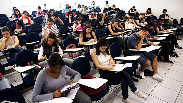 Professores ensinam maneiras de estudar para Enem