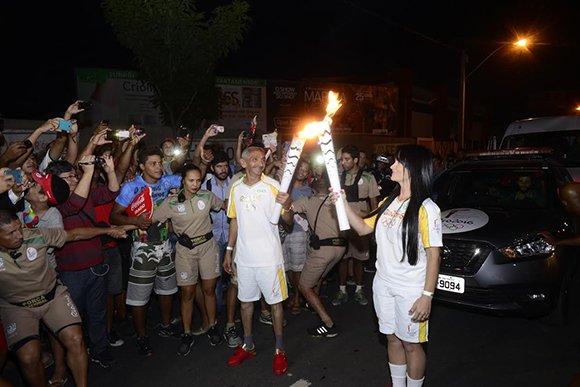 Vitória da Conquista celebra passagem da tocha olímpica