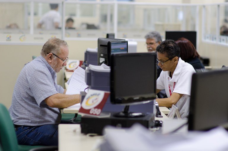 INSS: Aposentados e pensionistas terão 13º antecipado