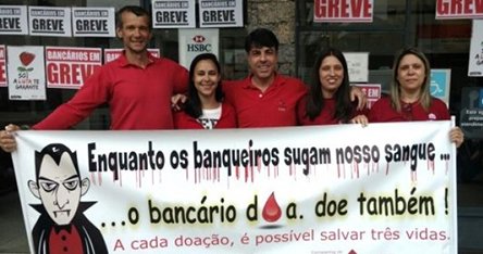 Bancários em greve doam sangue e medula óssea