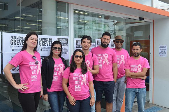 Bancários em greve aderem ao outubro rosa